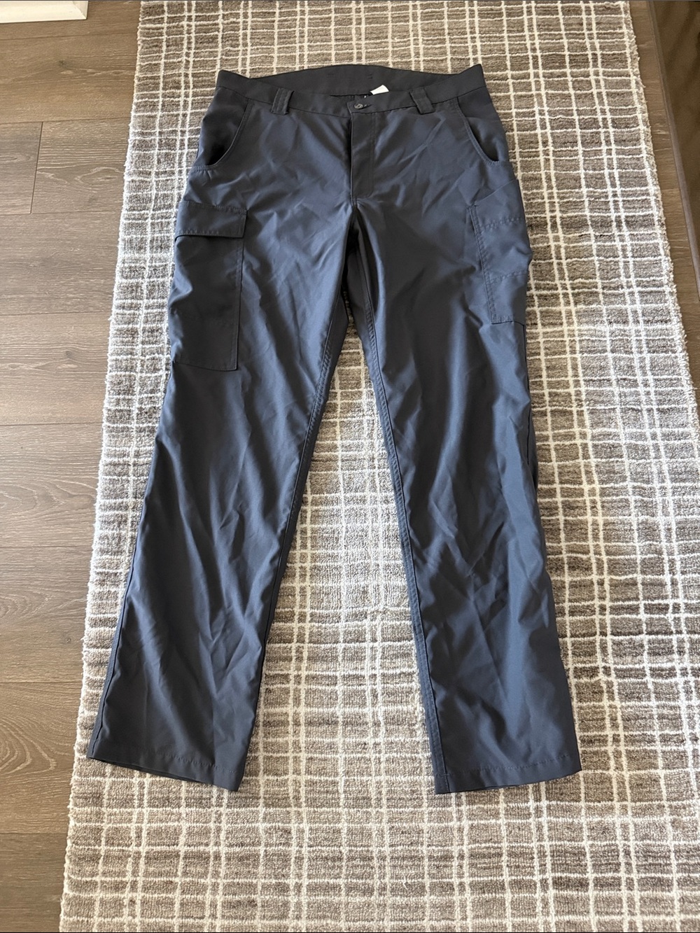 Men's Black Cargo Pants with Utility Pockets - Classic Straight Fit
